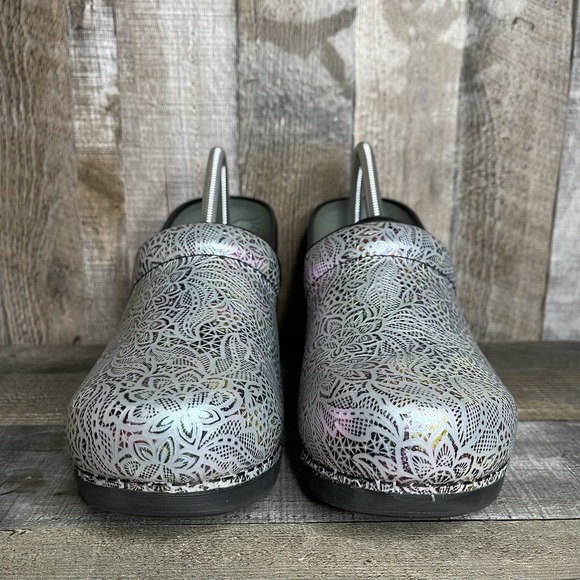 Womens Dansko XP 2.0 Lacey Iridescent Leather Floral Comfort Clogs Size EU 40 - Picture 3 of 9